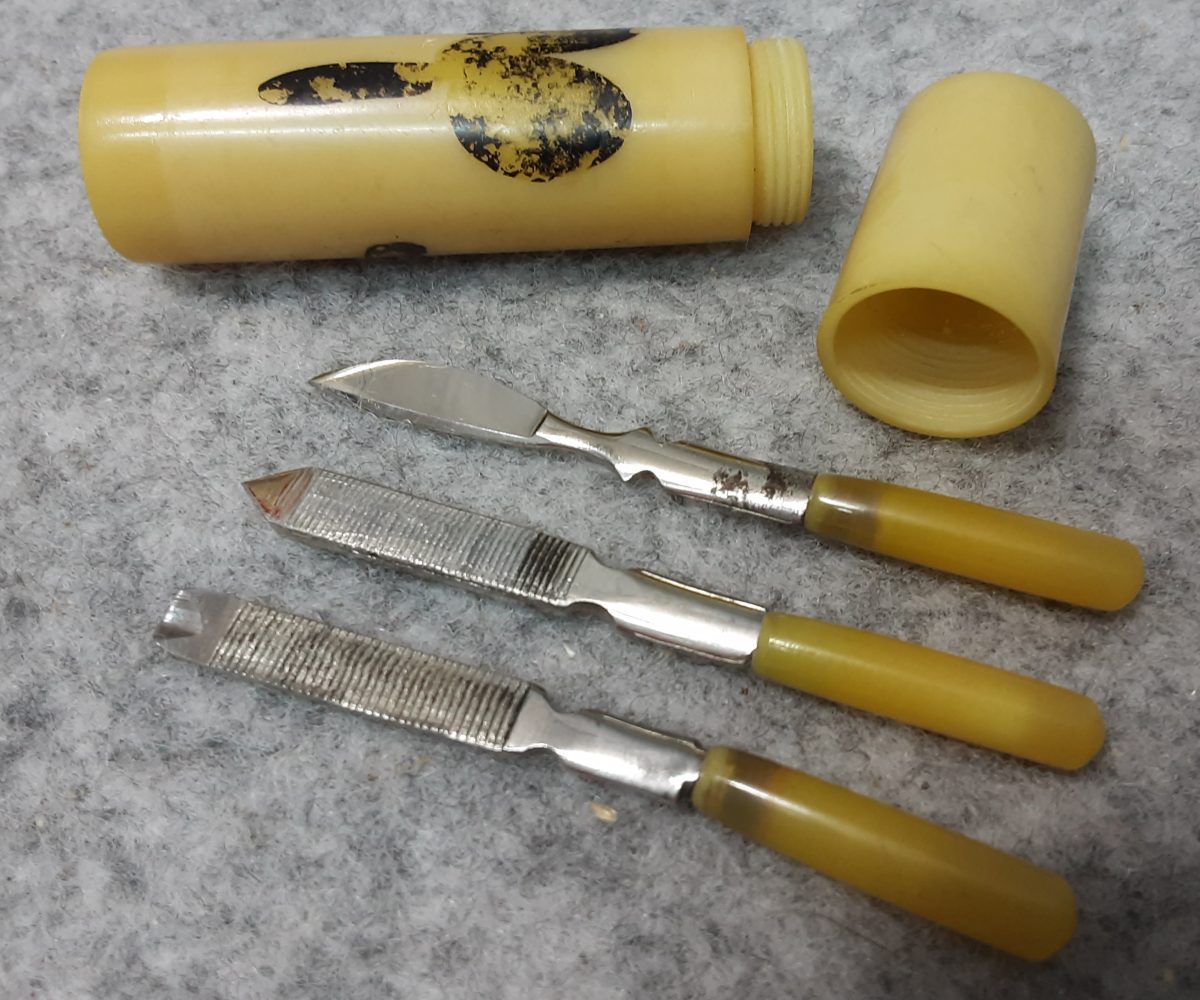 Manicure Vanity Set Catalin Plastic Bakelite Yellow Round Pocket Vintage - Image 1