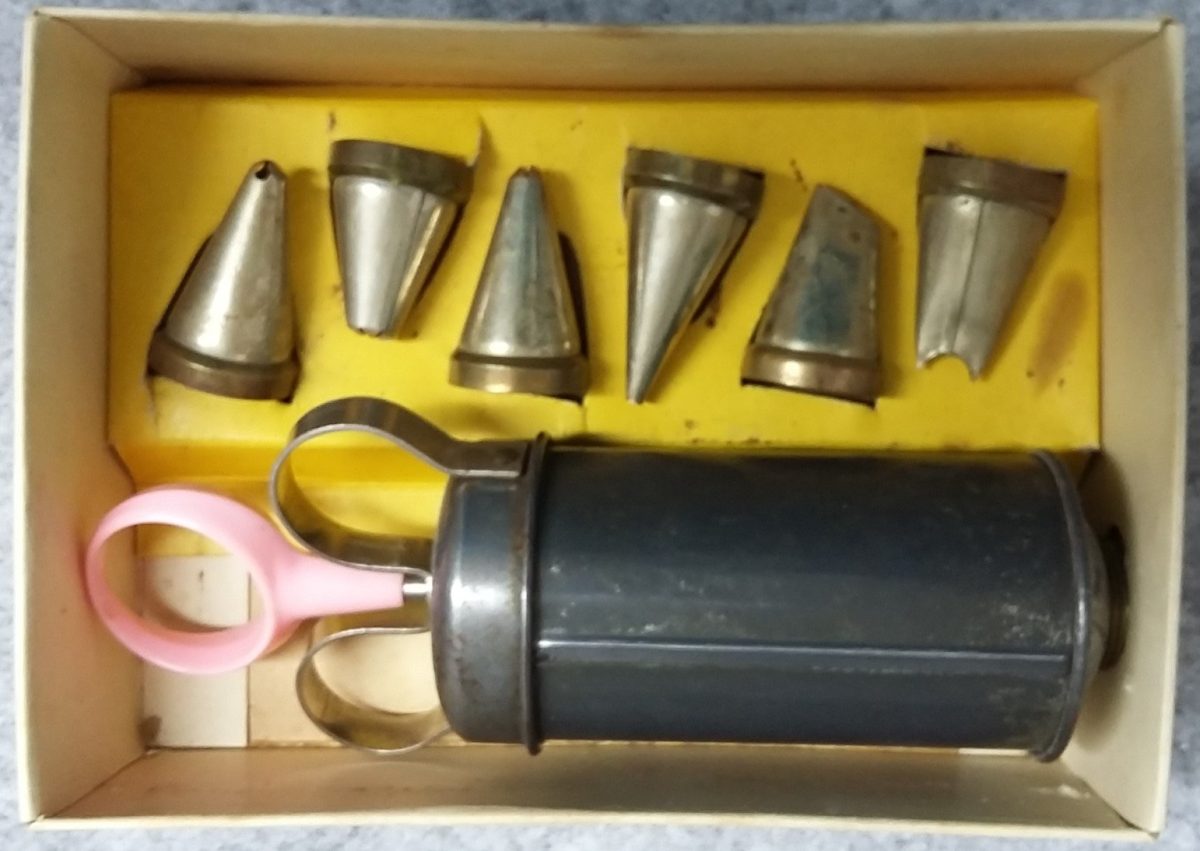 TALA Icing Set No.1705 Pink Syringe Handle Six Tubes Leaflet Boxed Vintage 1950s - Image 5