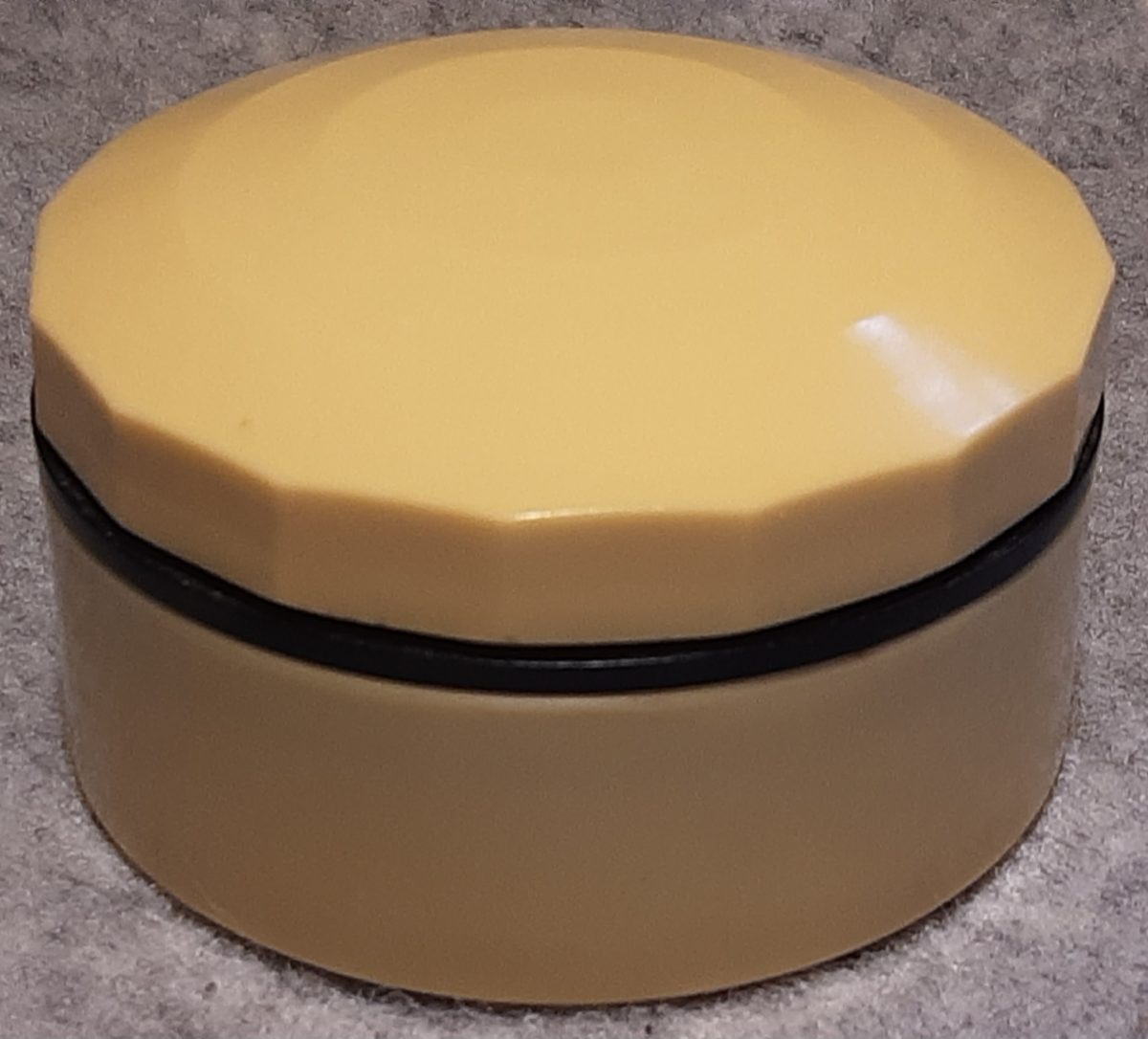CHIC-PAK B.B. Face Cream Powder Bakelite Compact Pot Patent 1934 Vintage - Image 1