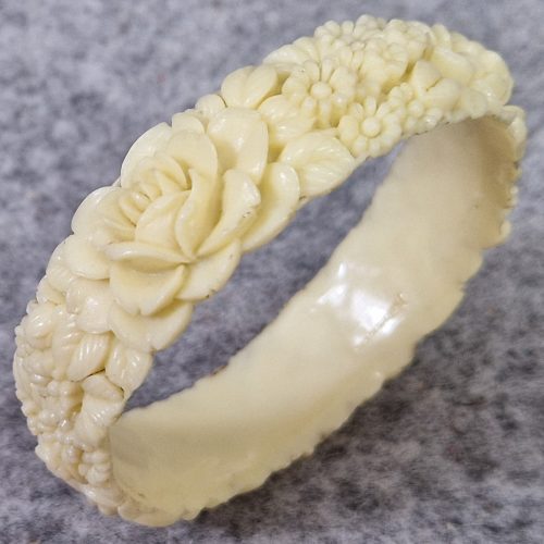 Vintage Celluloid Bangle Bracelet Cream Deep Moulded Roses Daisies Collectable - Image 1
