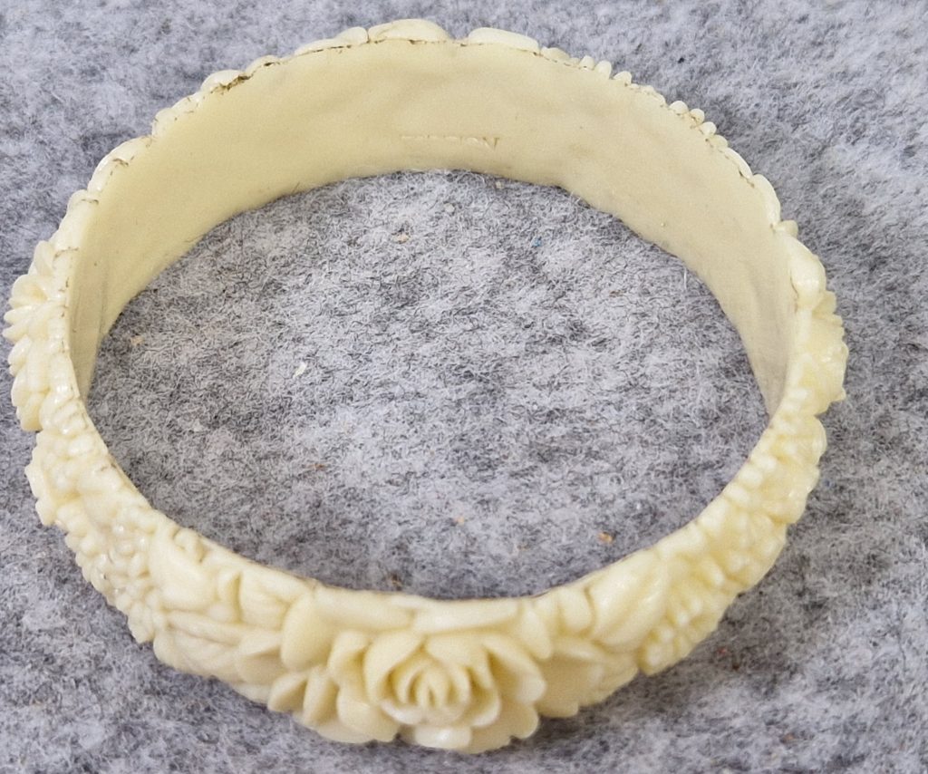 Vintage Celluloid Bangle Bracelet Cream Deep Moulded Roses Daisies Collectable