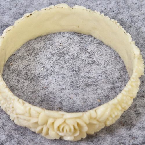 Vintage Celluloid Bangle Bracelet Cream Deep Moulded Roses Daisies Collectable - Image 7