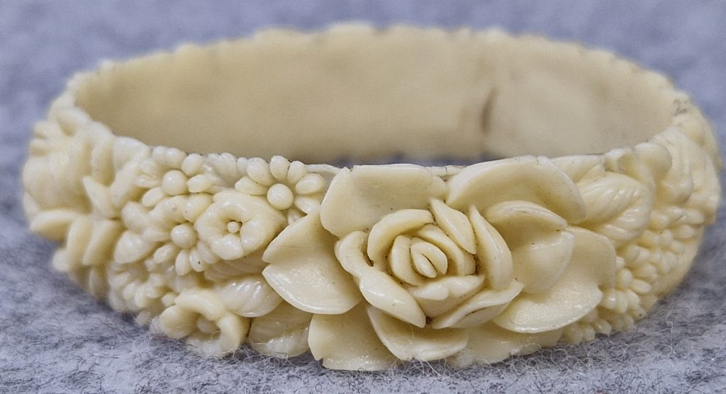 Vintage Celluloid Bangle Bracelet Cream Deep Moulded Roses Daisies Collectable