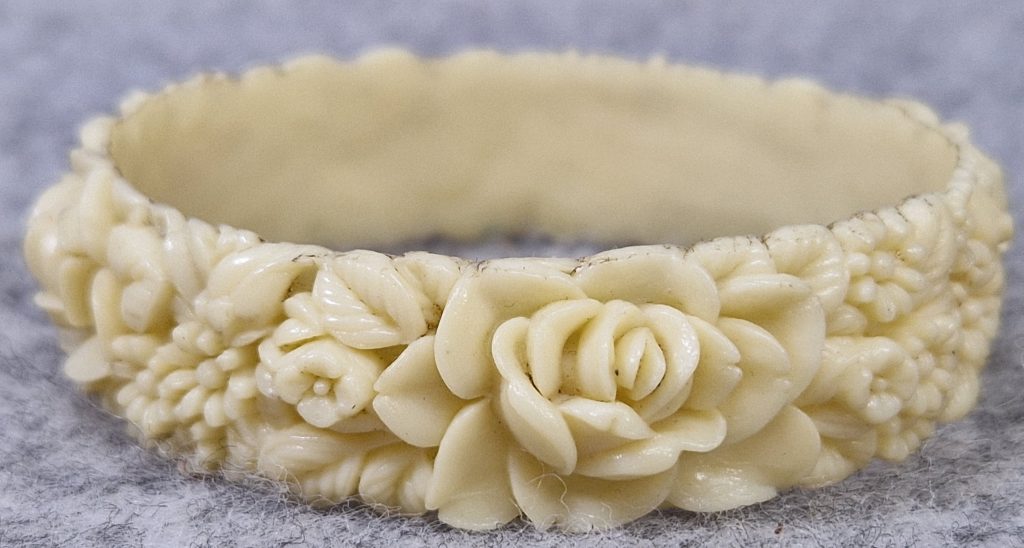 Vintage Celluloid Bangle Bracelet Cream Deep Moulded Roses Daisies Collectable