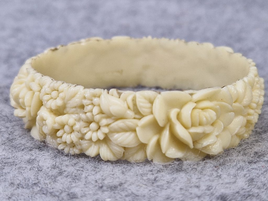 Vintage Celluloid Bangle Bracelet Cream Deep Moulded Roses Daisies Collectable