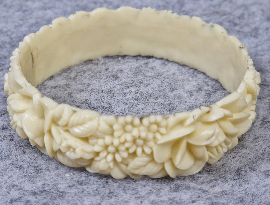 Vintage Celluloid Bangle Bracelet Cream Deep Moulded Roses Daisies Collectable
