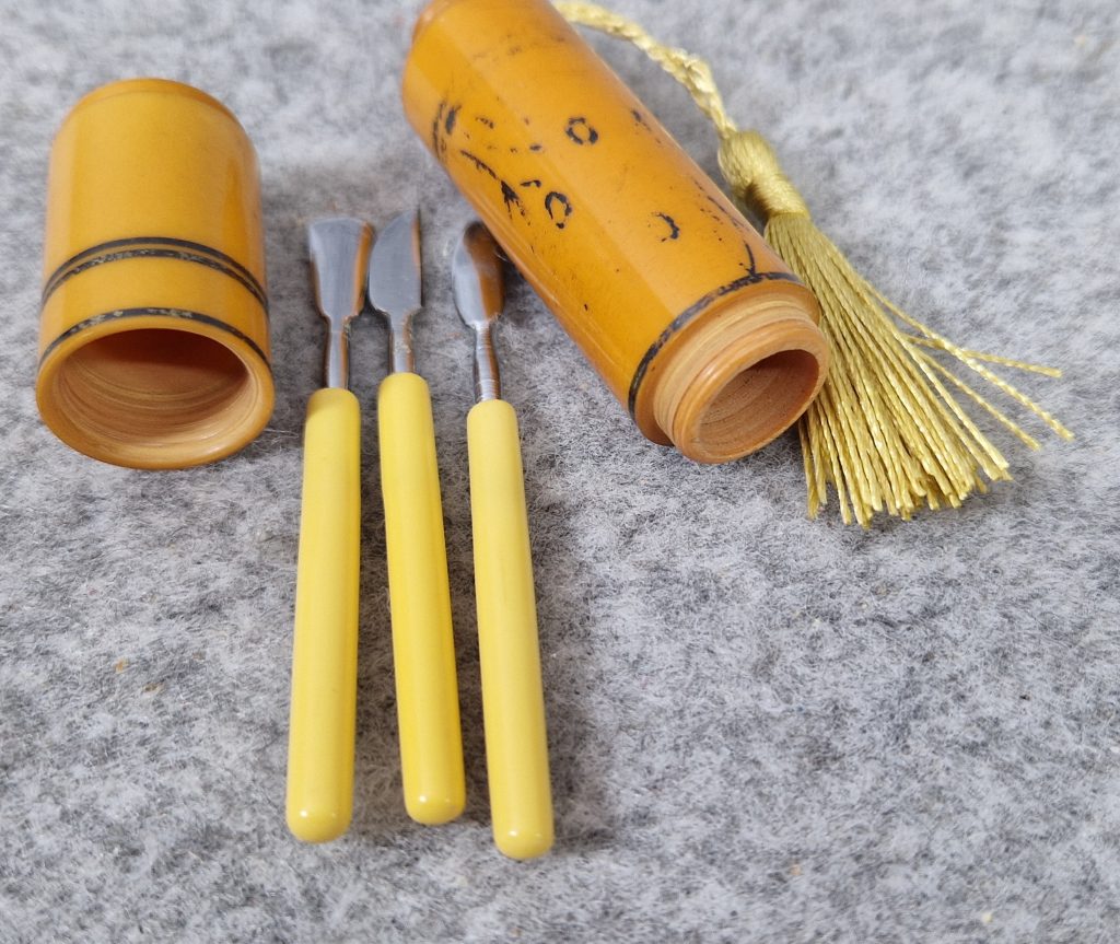 Manicure Vanity Set Orange Round Catalin Plastic Budapest Insert Vintage