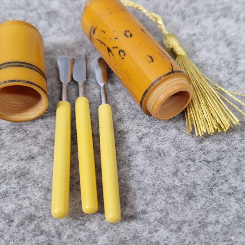 Manicure Vanity Set Orange Round Catalin Plastic Budapest Insert Vintage - Image 4