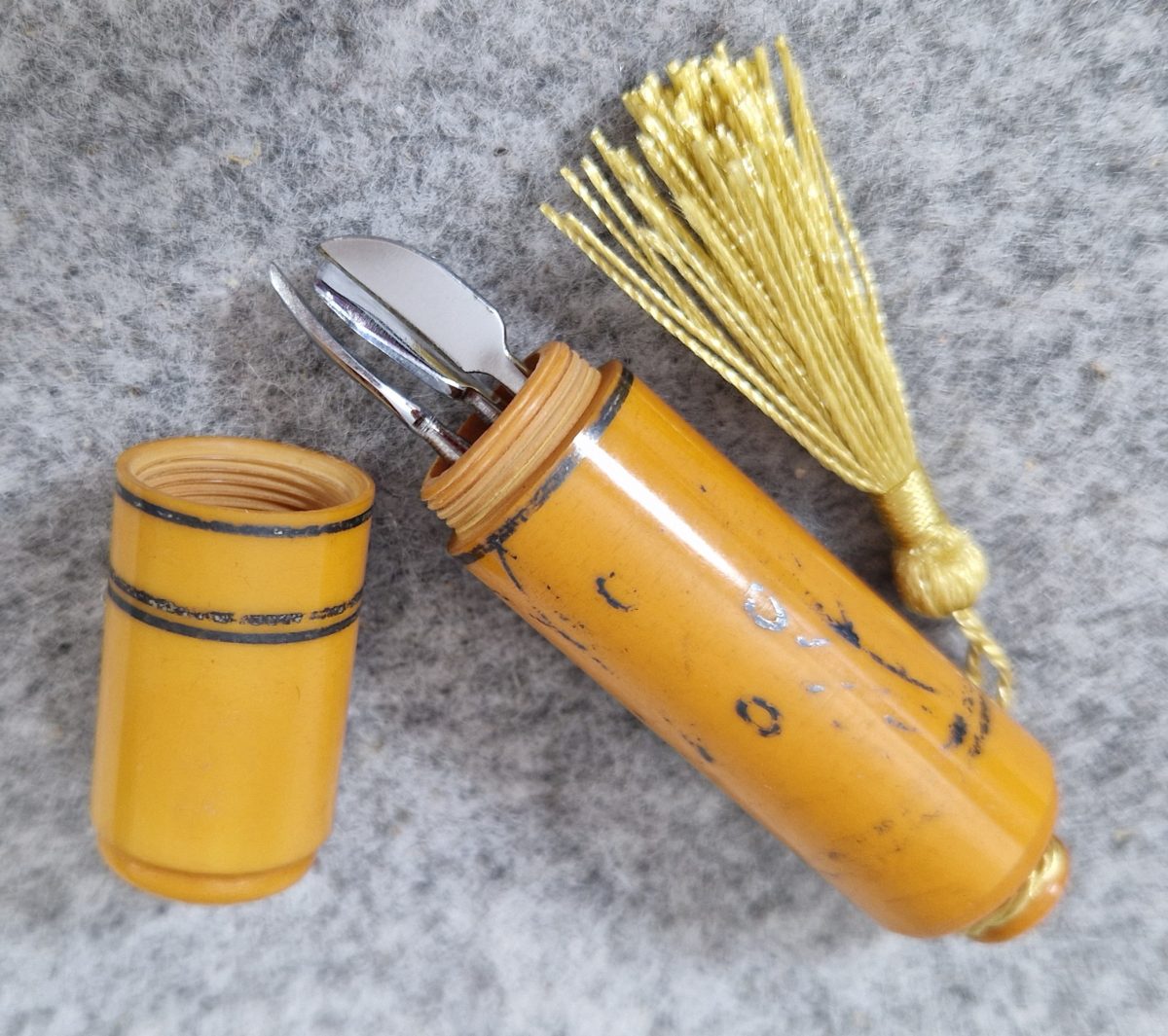Manicure Vanity Set Orange Round Catalin Plastic Budapest Insert Vintage - Image 8