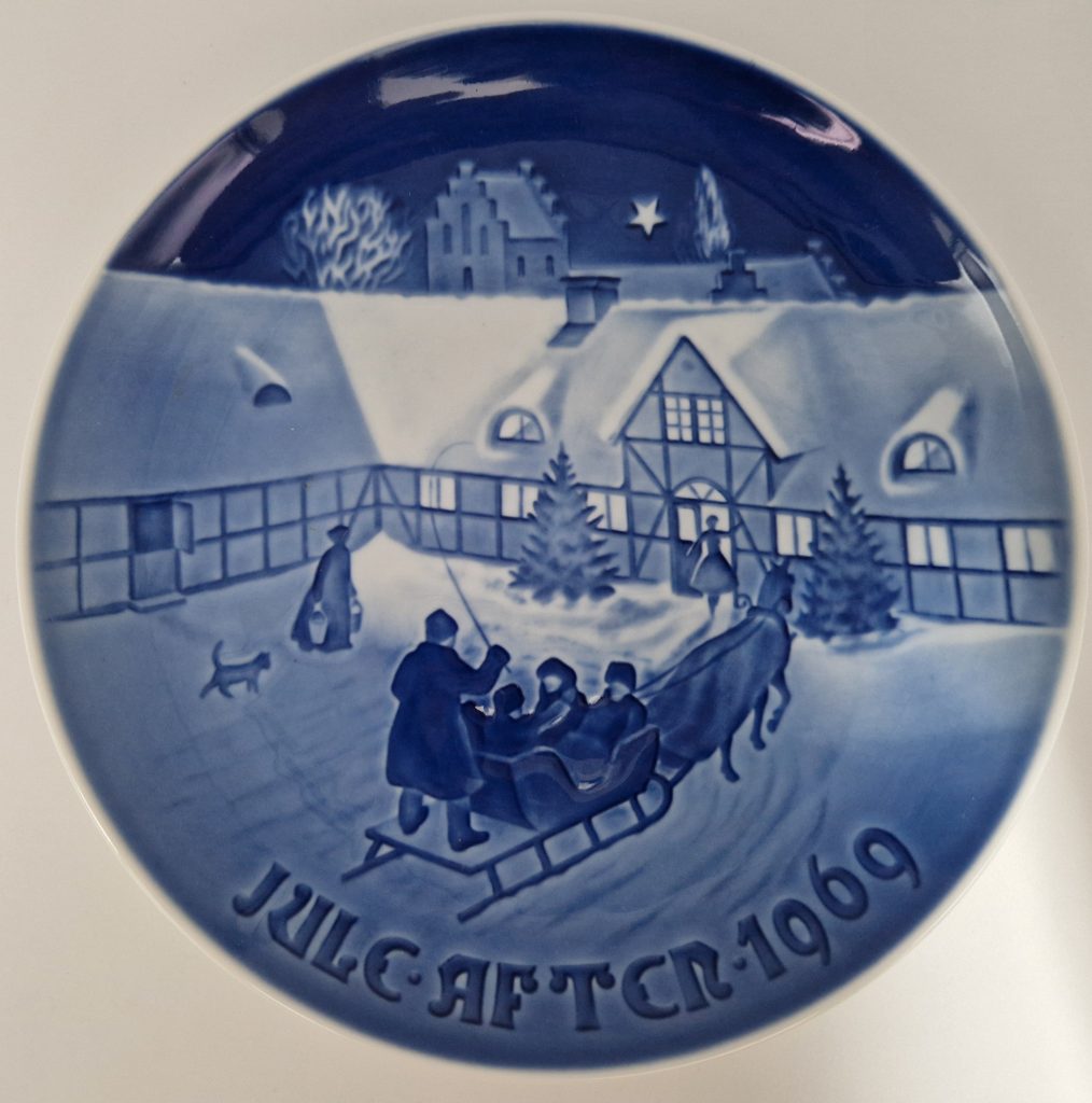 Danish Christmas Plate Bing & Grøndahl (B&G) Til Jul i Præstegården Arrival of Christmas Guests 1969