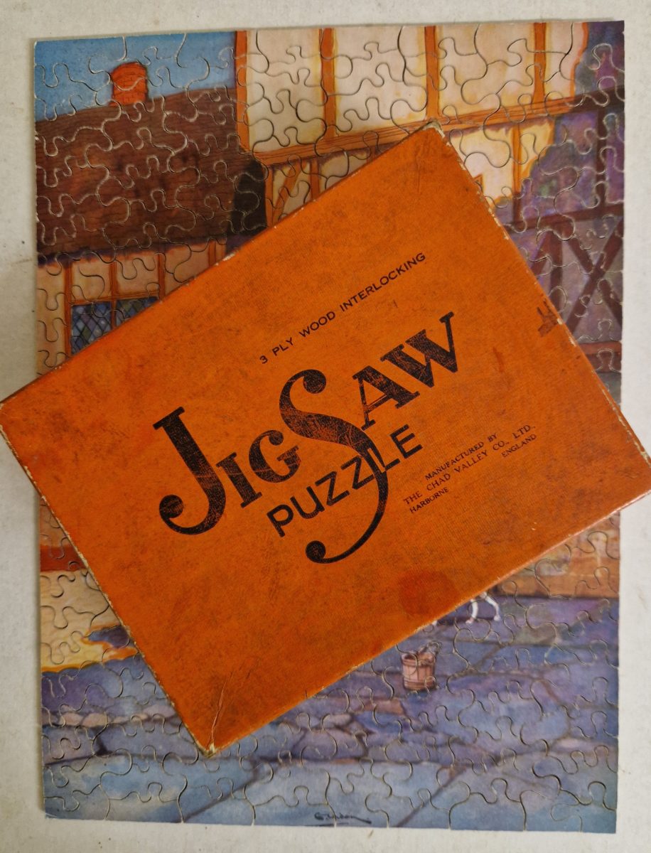 Jigsaw Puzzle Chad Valley 200 Wooden Pieces Ye Old Fox & Hounds No.2414 Antique - Image 1